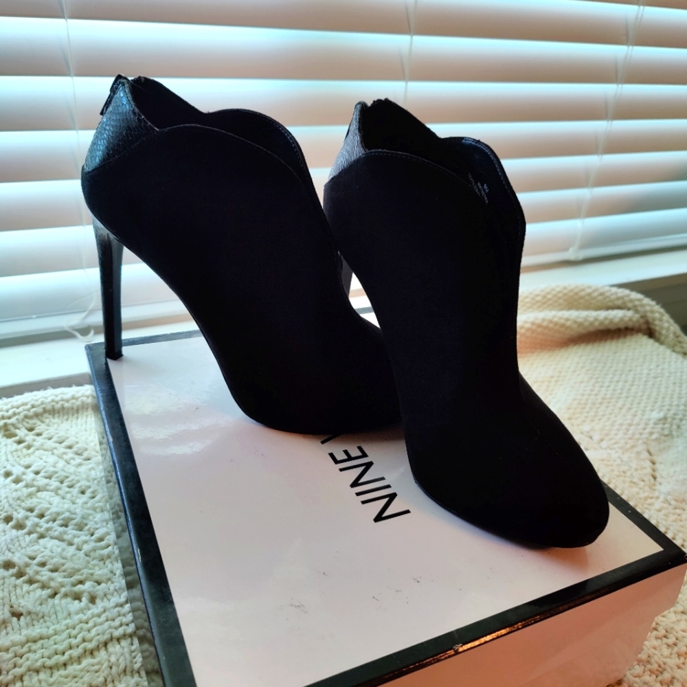 NINE WEST NW7NERRA VEGAN SUEDE STILETTO ANKLE BOOTS WOMEN SIZE 9M - Picture 1 of 11